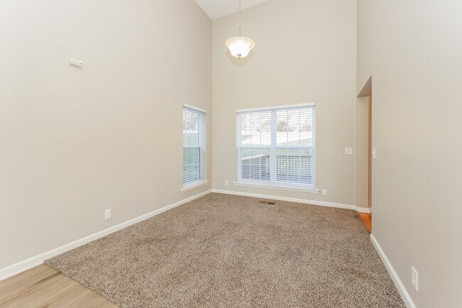 Building Photo - 4816 Aaron Dr