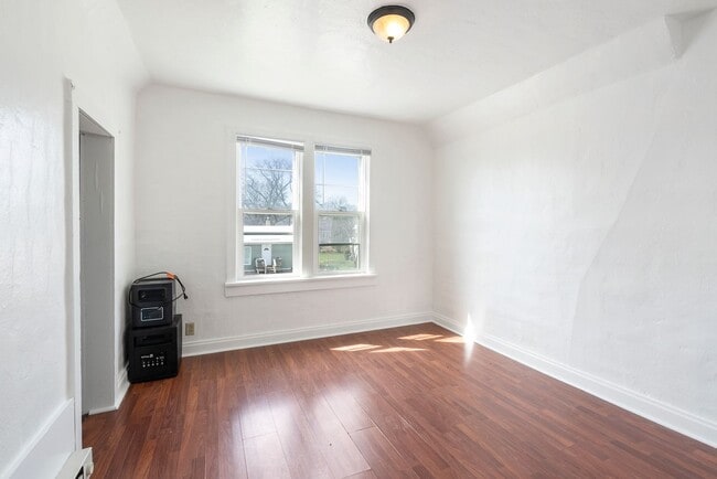 Building Photo - 1918 Olive St