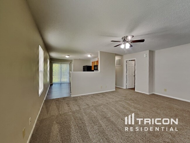Building Photo - 8902 Hosta Way