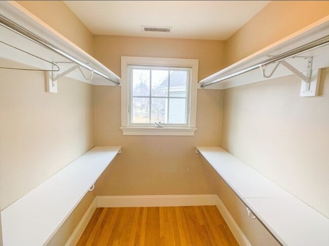 Building Photo - 15 Journeys End Ln