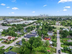 Building Photo - 4101 E Rogers St
