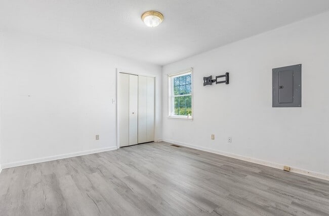 Building Photo - 403 S Sheridan Dr