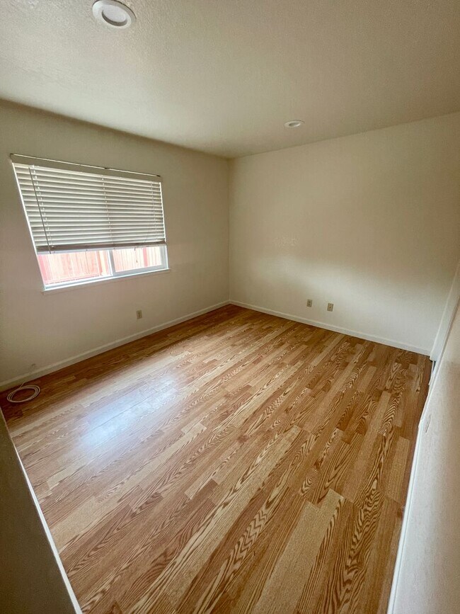 Building Photo - 8192-8194 Talbot Way