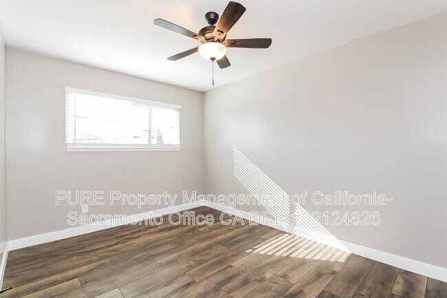 Building Photo - 130 Elm St