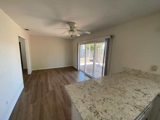 Building Photo - 3 Bedroom, 2 Bathroom Single Story House i...