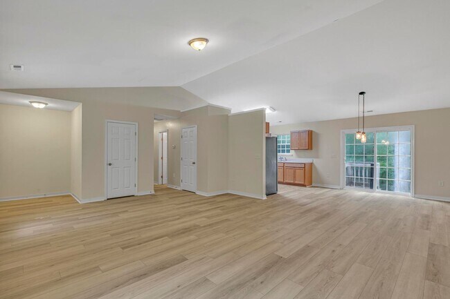 Building Photo - Charming 3-Bedroom Home on Large Acreage L...