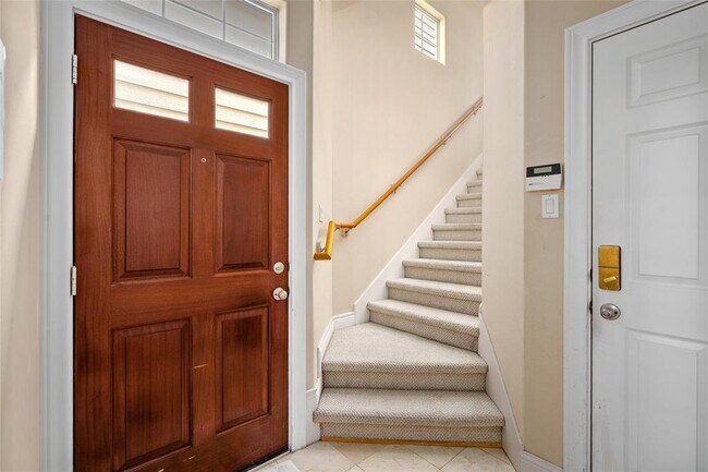 Building Photo - 9008 Bayview Cove Dr