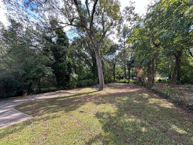 Building Photo - 958 Winburn Dr