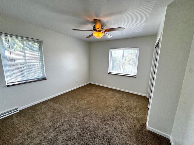 Building Photo - BRENTWOOD BEAUTY -- Available Now!!   PRICE REDUCED!!
