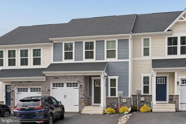 Building Photo - 120 Arden Wy