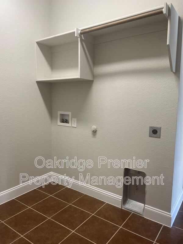 Building Photo - 811 Blue Quail Dr