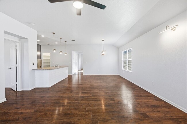 Building Photo - Four Bedroom Home in Manor