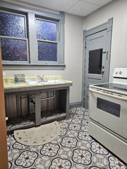 Building Photo - 810 W Ash St