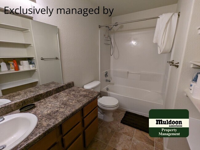 Building Photo - Spacious Updated Pueblo West Home! Pet Friendly!