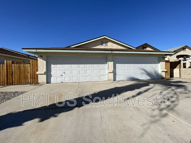 Building Photo - 851 Baseline Rd
