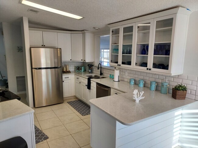 Building Photo - 17500 Primrose Ct