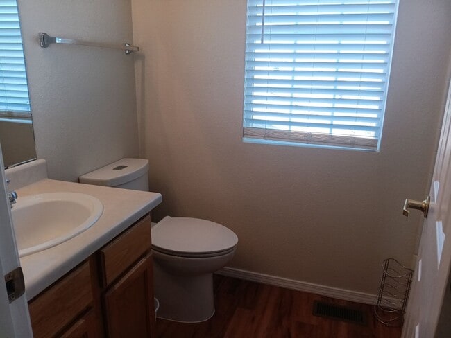 Building Photo - 3 Bedroom, 2.5 Bathroom Home! Schedule a Showing Today!