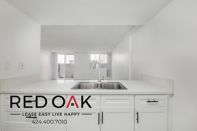 Building Photo - 1500 S Gramercy Pl