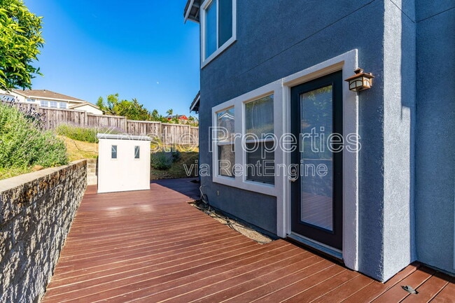 Building Photo - 35 Goldfinch Dr