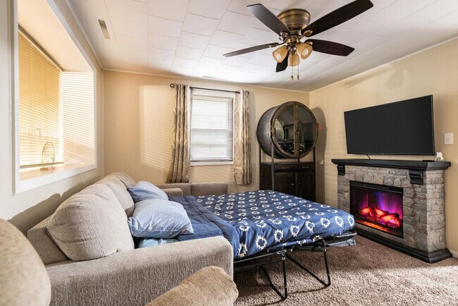 Primary Photo - 234 N Hamilton St