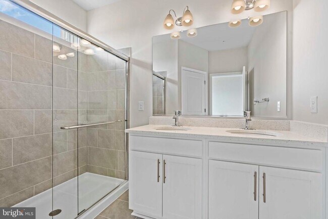Building Photo - 808 Creekway Dr