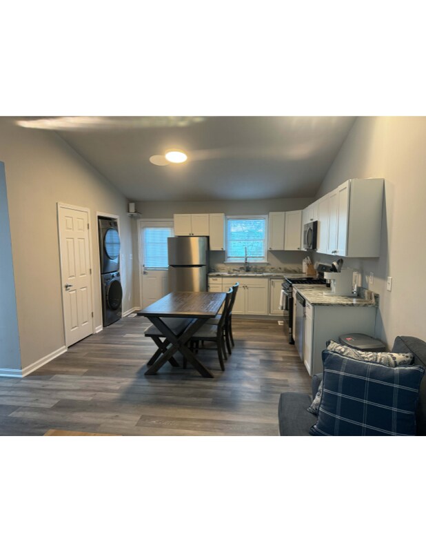 Building Photo - 126 N 4th St