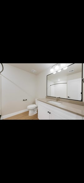 Building Photo - 3919 E Razor Dr