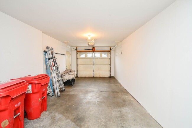 Building Photo - 303 Scott Pl