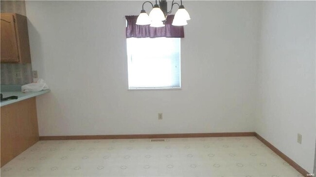 Building Photo - 105 Twin Oaks Dr