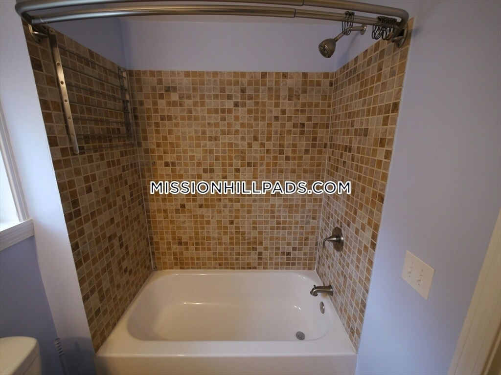 Building Photo - 5 Saint James Pl