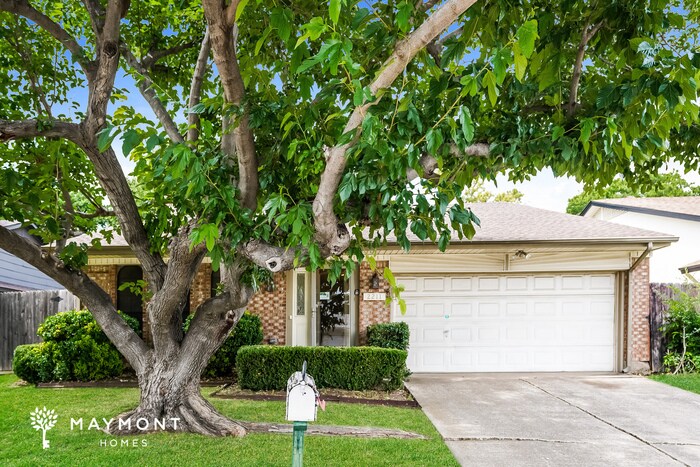 Primary Photo - 2211 Benbrook Dr
