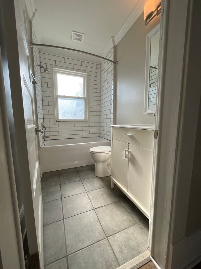 Building Photo - 1623 Franklin Park S