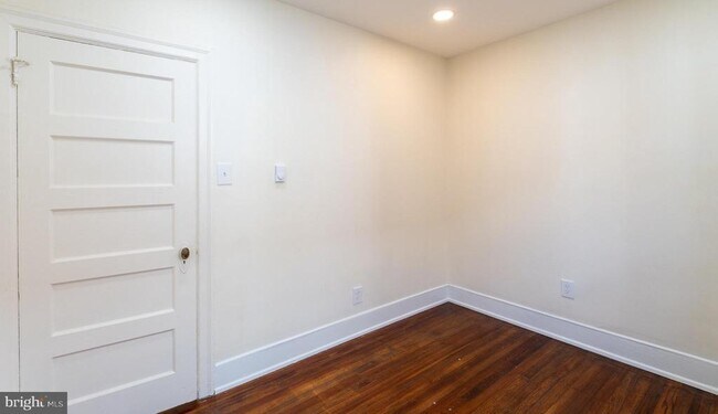 Building Photo - 5003 Pine St