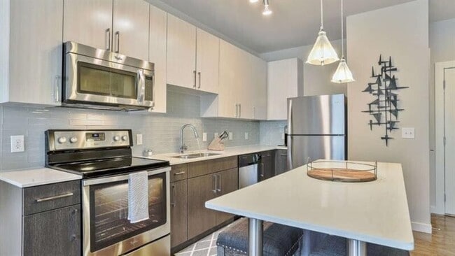 Building Photo - 299 North Highland Avenue Northeast