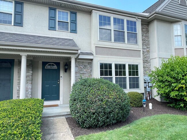 Building Photo - Beautiful Luxury Townhome in Lancaster