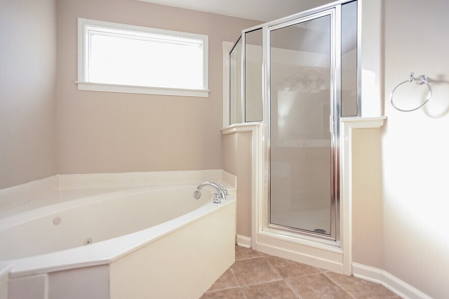 Building Photo - 5837 Stonewall Dr