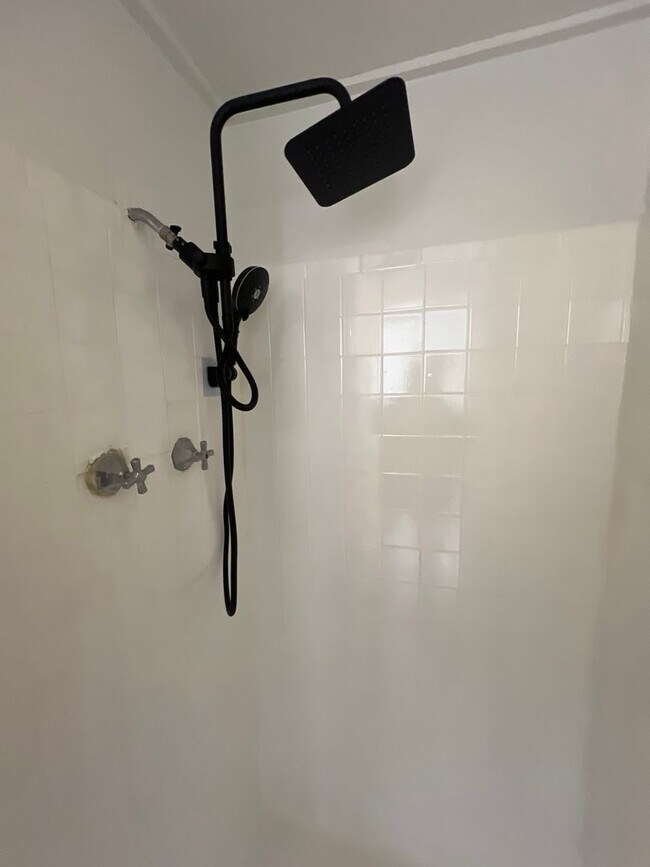 Building Photo - Cute Casita Style Living in historic Albuquerque 1 Bedroom 1 Bath.