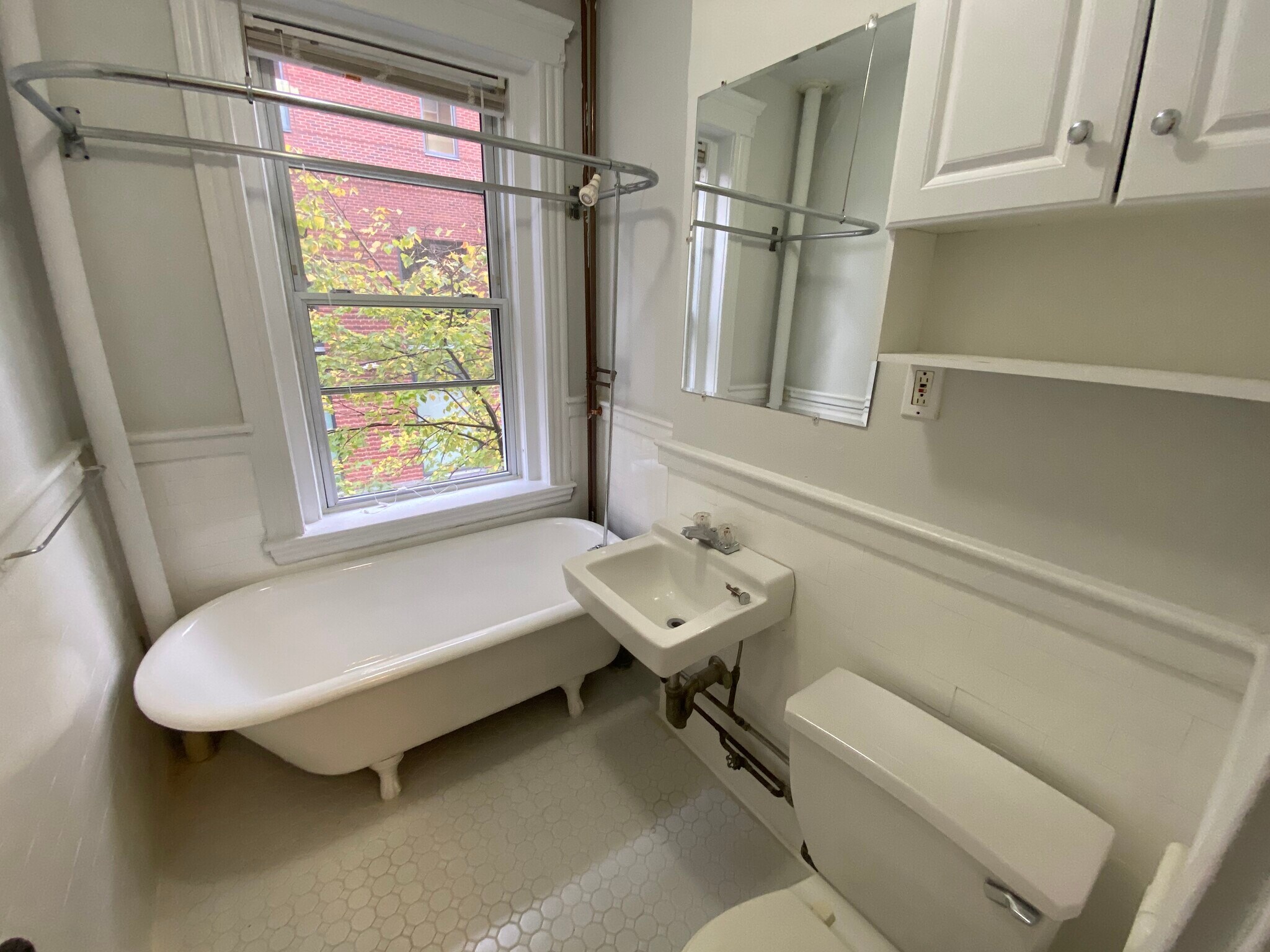 Building Photo - 34 Worthington St