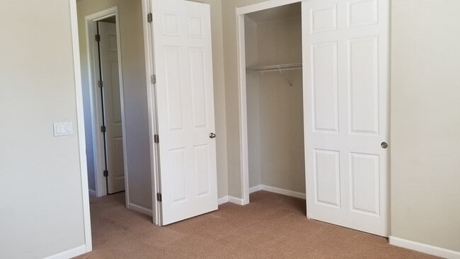 Building Photo - 953 Campfire Cir