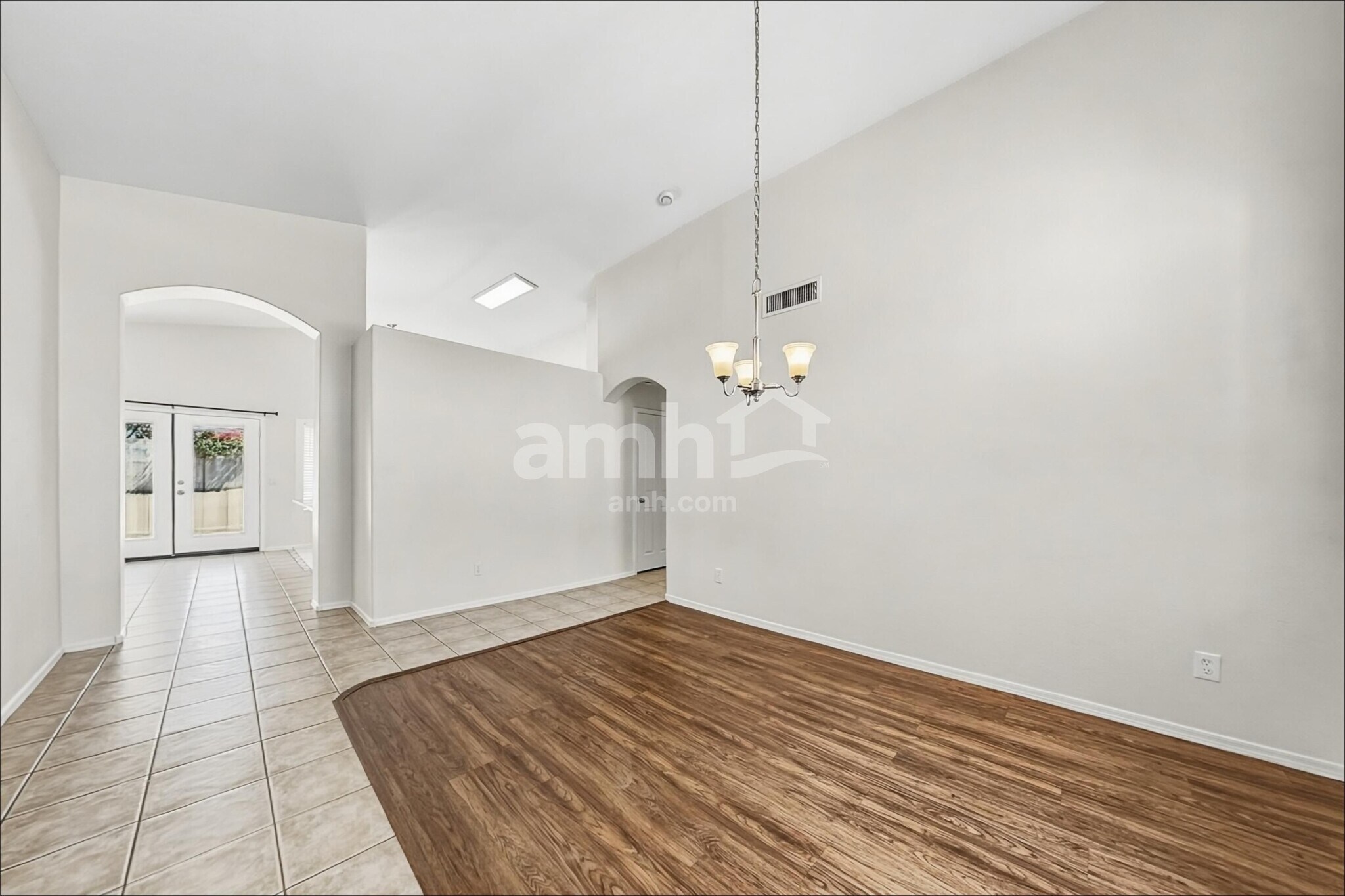 Building Photo - 12554 W Holly St