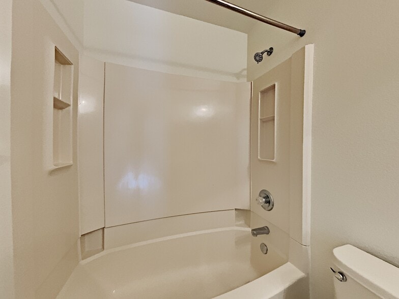 Building Photo - 19984 E Lasalle Dr