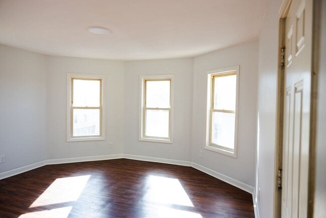 Primary Photo - 27 Columbia St