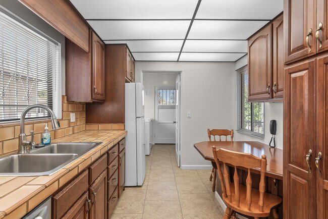 Building Photo - 3BR Home with Large Backyard Near SDSU
