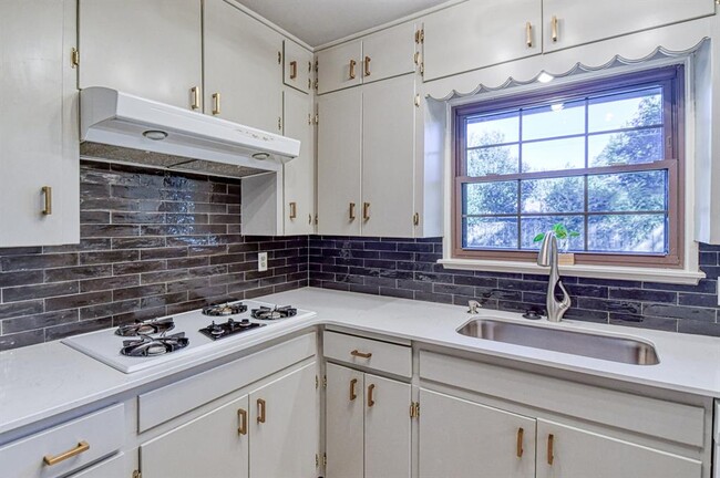 Building Photo - 1221 Cruce St