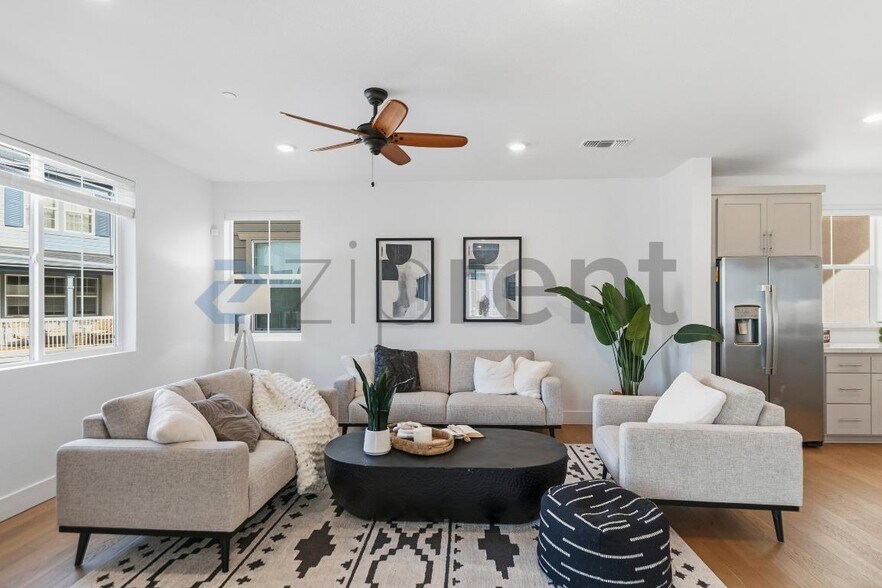 Building Photo - 37380 Watersail Way