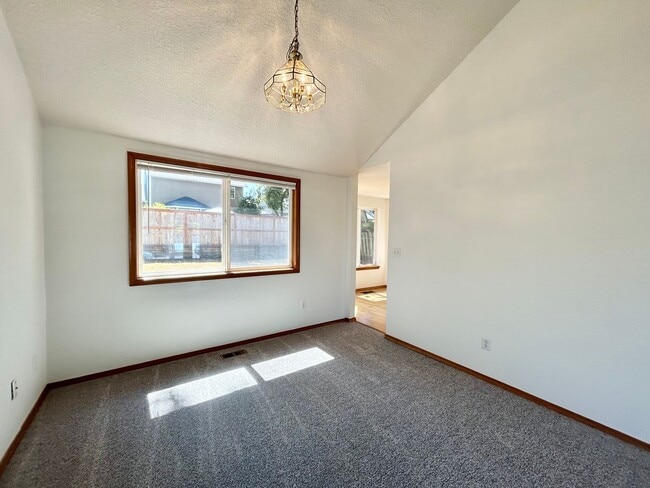 Building Photo - 15612 SW Wintergreen St
