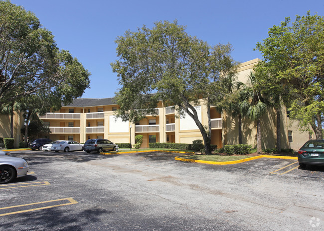 Building Photo - Island Club