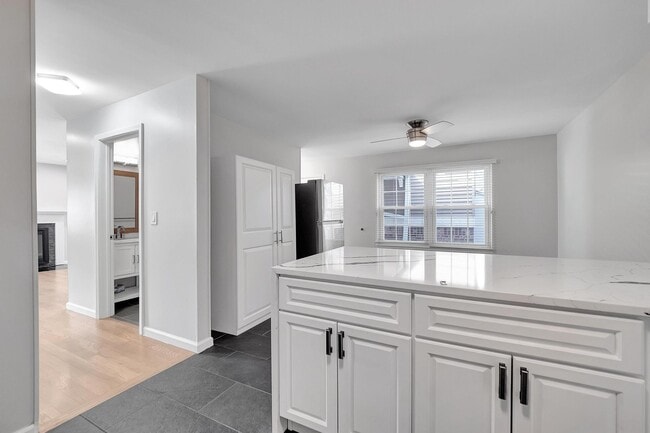 Building Photo - 41705 Broquet Dr