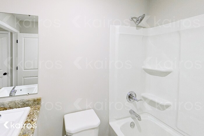 Building Photo - 10 Bungalow Cir