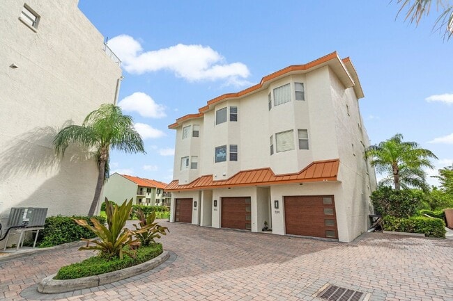 Building Photo - 1593 Pinellas Bayway S